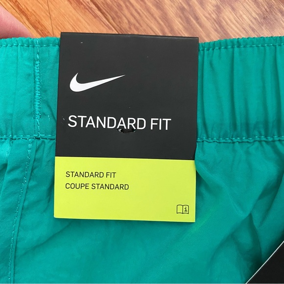 Girls NIKE Running shorts - Picture 3 of 3